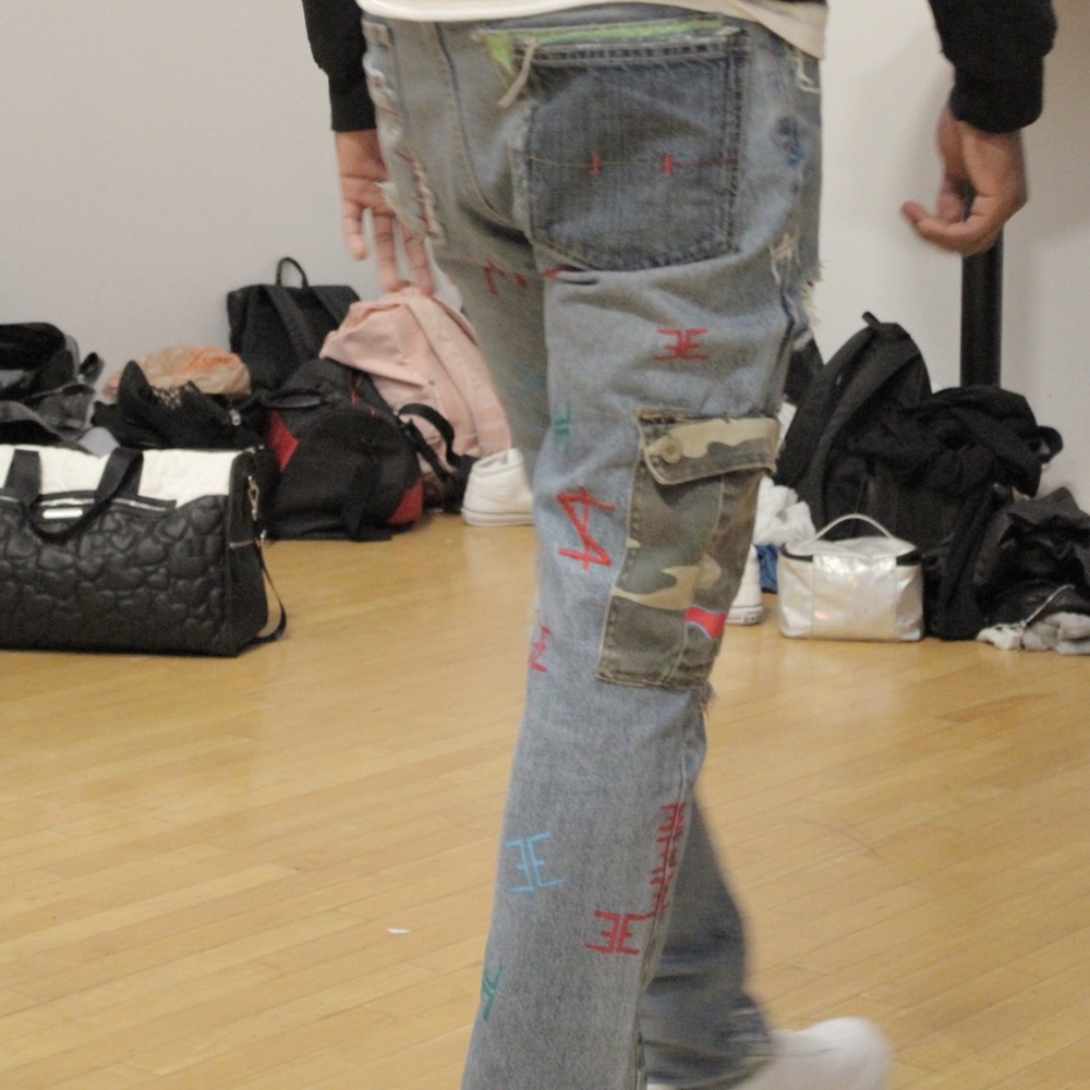 AWRY JEANS . - Picture 2 of 2